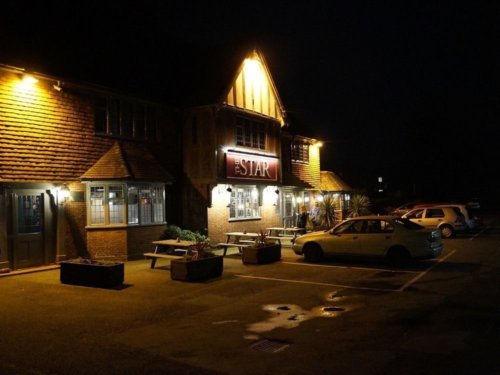 The Star Inn Lingfield Exteriör bild